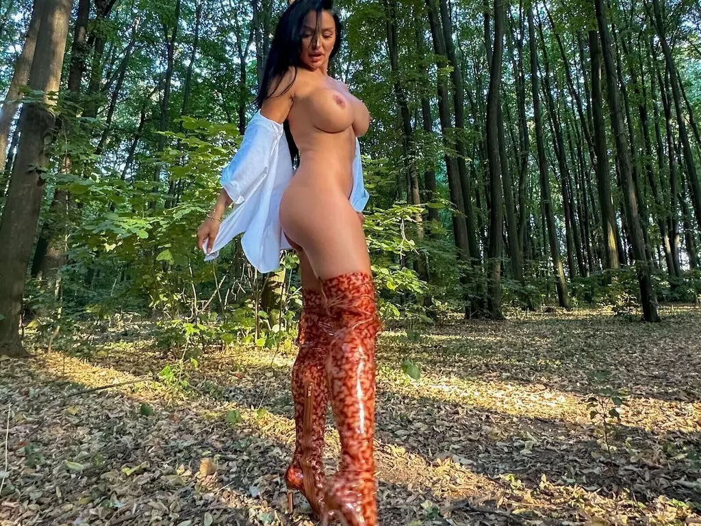 Free Naked NicoleBella